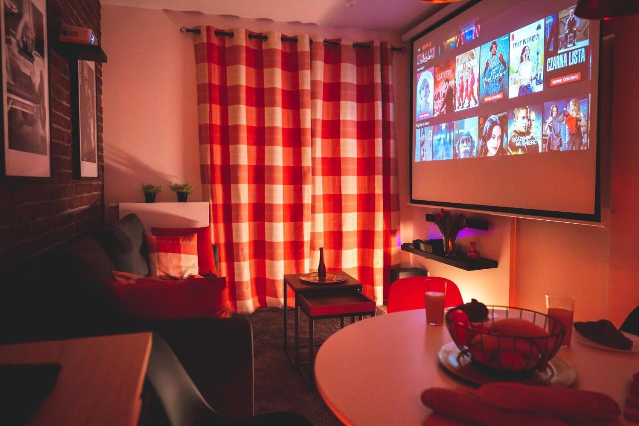 Movie Jacuzzi Apartment At The Main Station By Noclegi Renters Красков Екстериор снимка